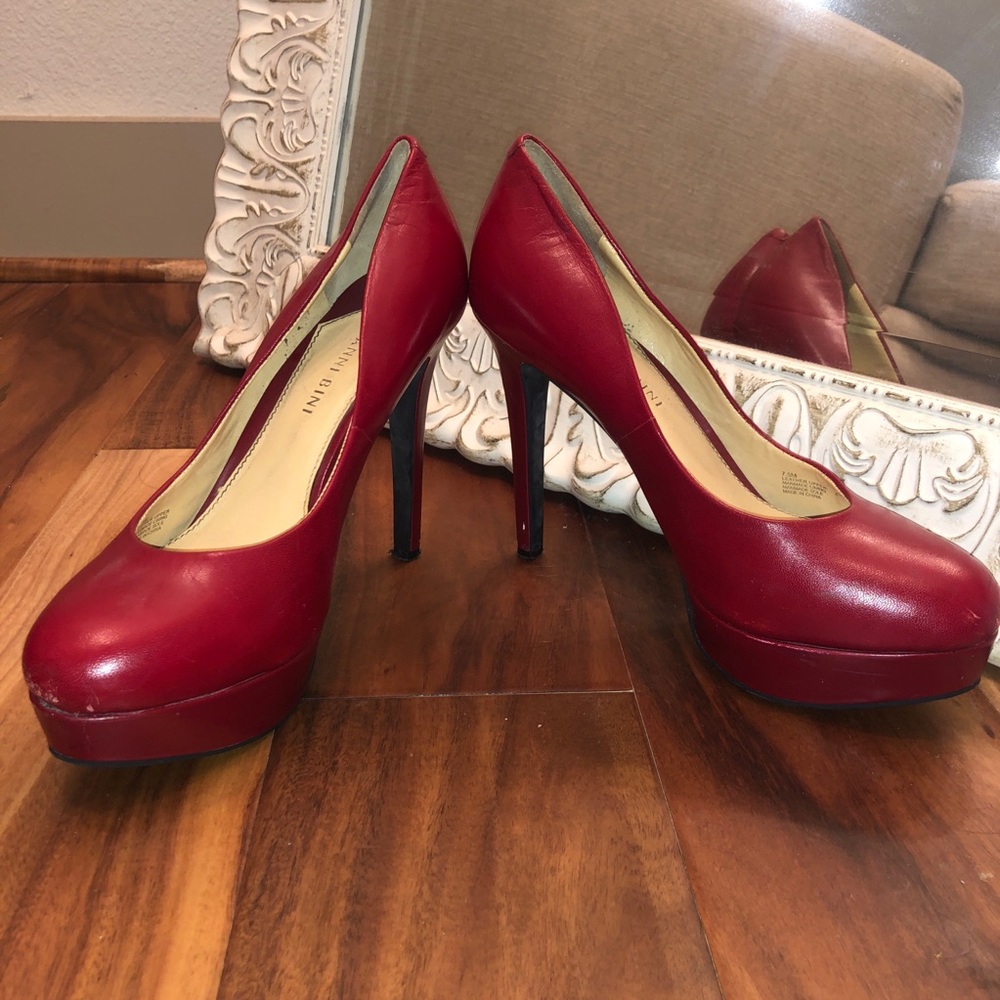 Gianni Bini red pumps